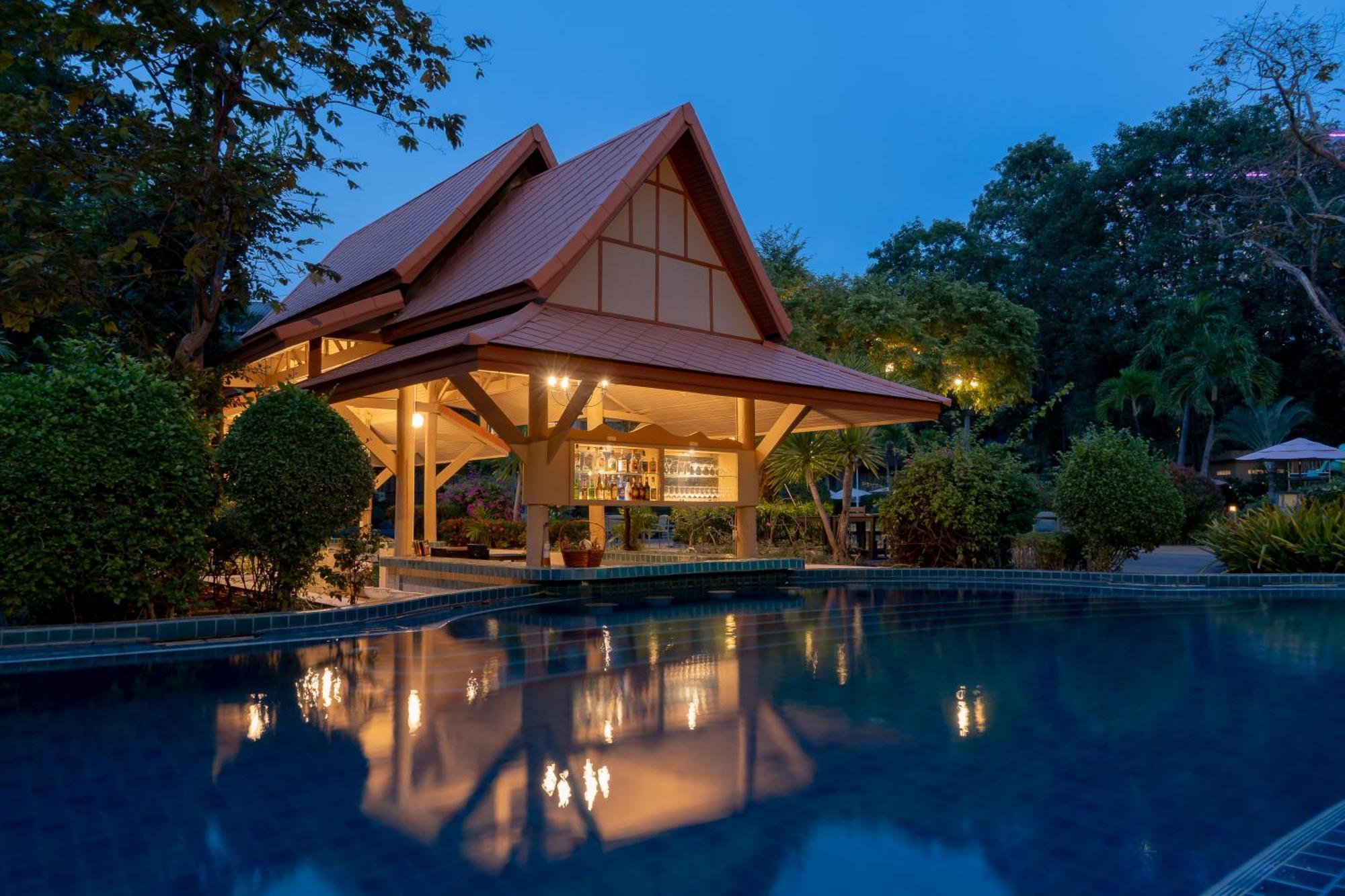 The Green Park Resort Pattaya Exterior photo