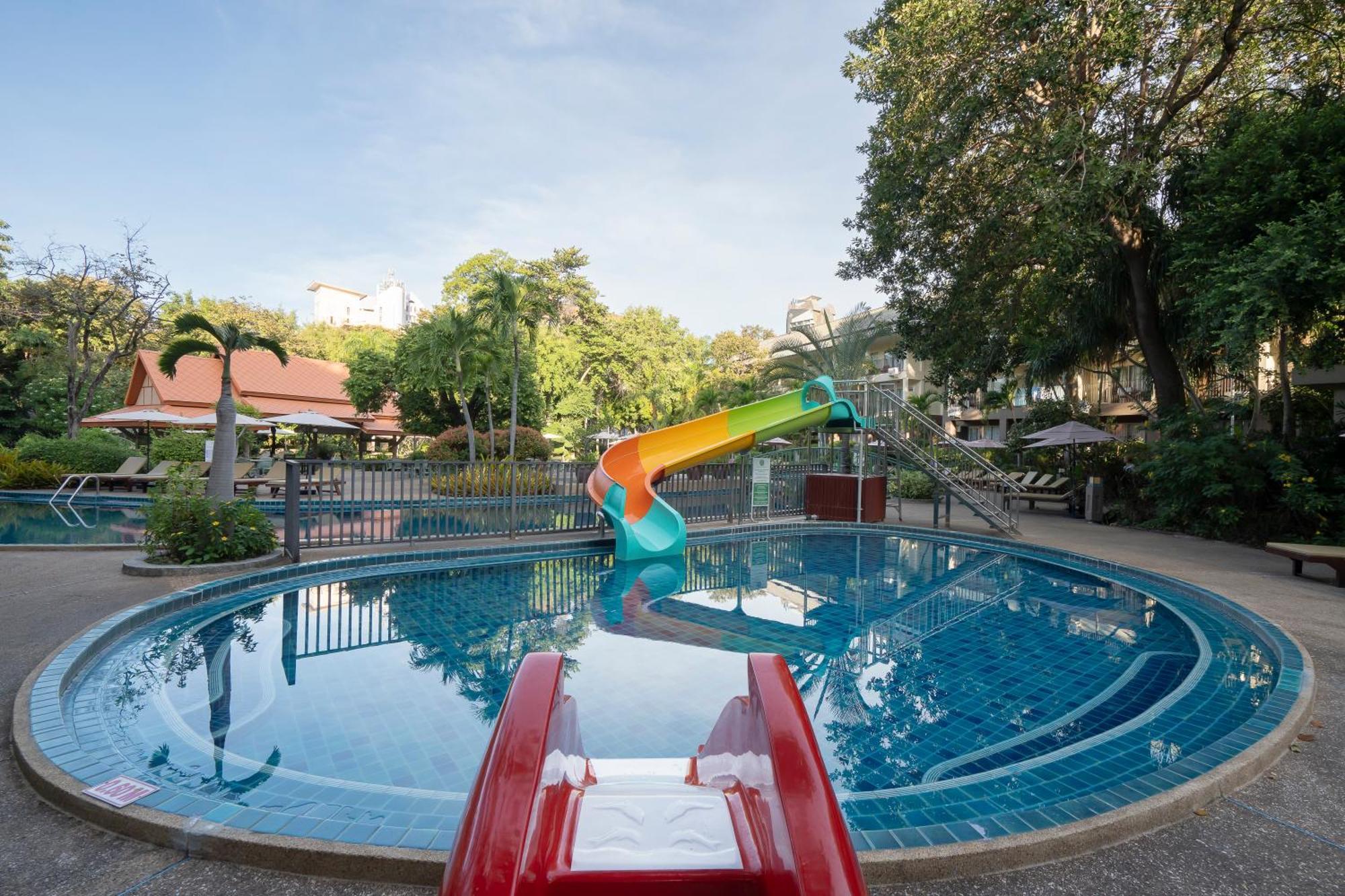 The Green Park Resort Pattaya Exterior photo